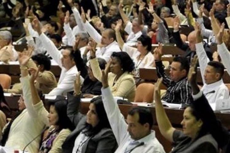 Votación unánime en la Asamblea Nacional del Poder Popular. (JUVENTUD REBELDE)