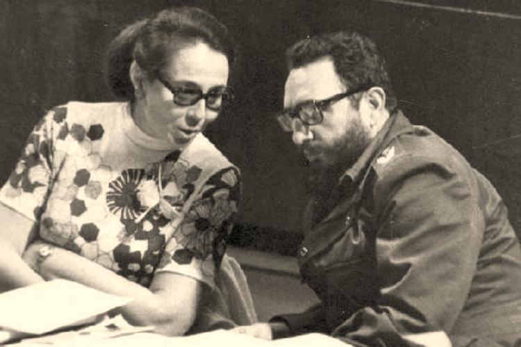 Vilma Espín and Fidel Castro. (REVISTA MUJERES)