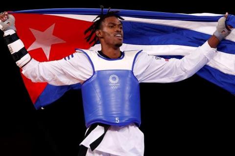 Rafael Alba, primera medalla (bronce) de Cuba en los Juegos Olímpicos Tokio 2020. (REUTERS)