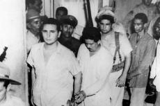 Mirando a cámara, Fidel Castro, arrestado por el asalto al cuartel Moncada, 1953. (PCC)