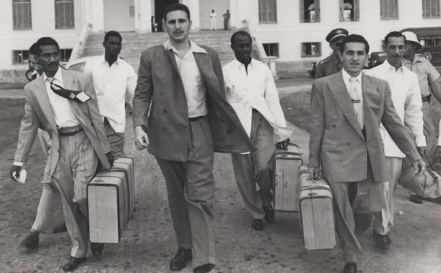 Fidel Castro es el único que no carga maleta al salir amnistiado del Presidio Político. (RADIO RELOJ)