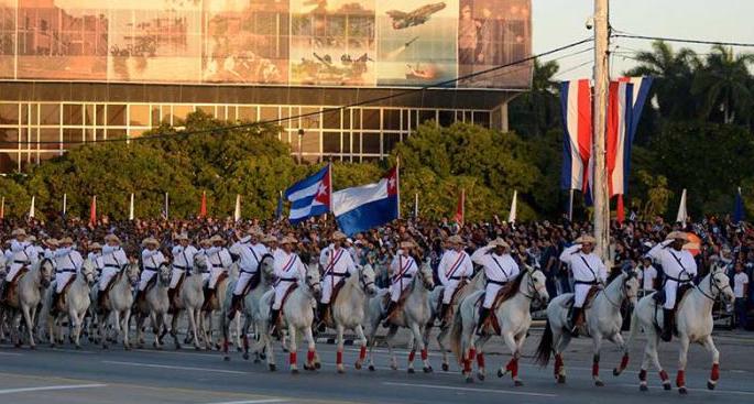 Representación de la caballería mambisa en un desfile en la Plaza de la Revolución, La Habana, 2017. (GRANMA)