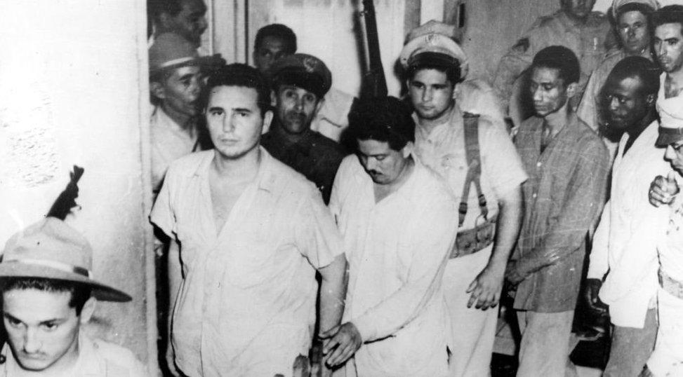 Mirando a cámara, Fidel Castro, arrestado por el asalto al cuartel Moncada, 1953. (PCC)