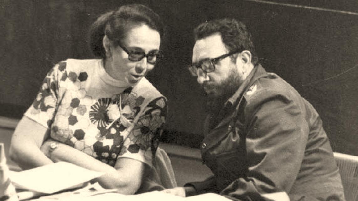 Vilma Espín y Fidel Castro. (REVISTA MUJERES)
